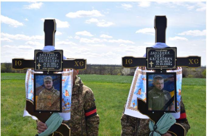 На Кіровоградщині попрощалися з захисниками – рідними братами, що загинули з різницею в день