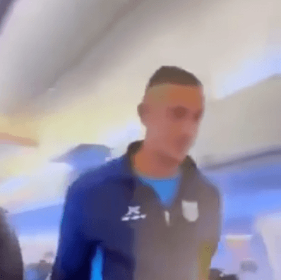 Аргентинського футболіста зняли з рейсу після невдалого “жарту” про бомбу