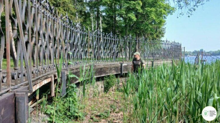 У Козині під Києвом вимагають демонтувати самовільно збудовані причали