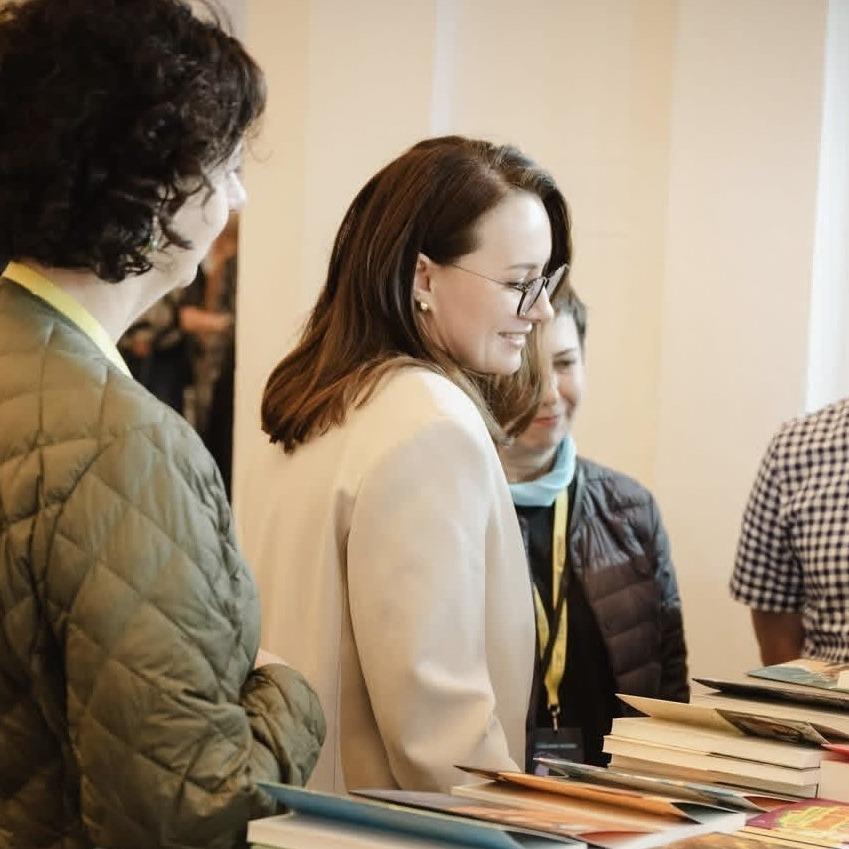 Прем’єрка Юлія Свириденко розповіла, які книжки купила на «Книжковому Арсеналі»