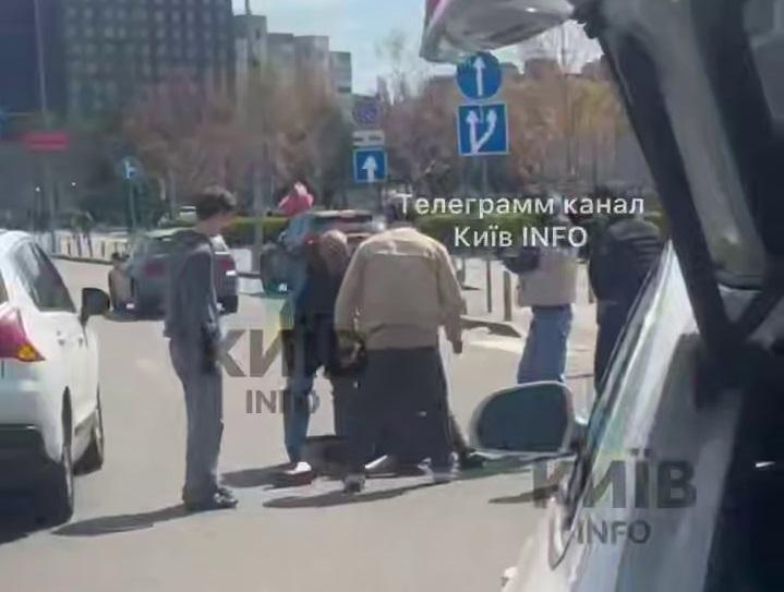 У Києві конфлікт між водіями закінчився стріляниною