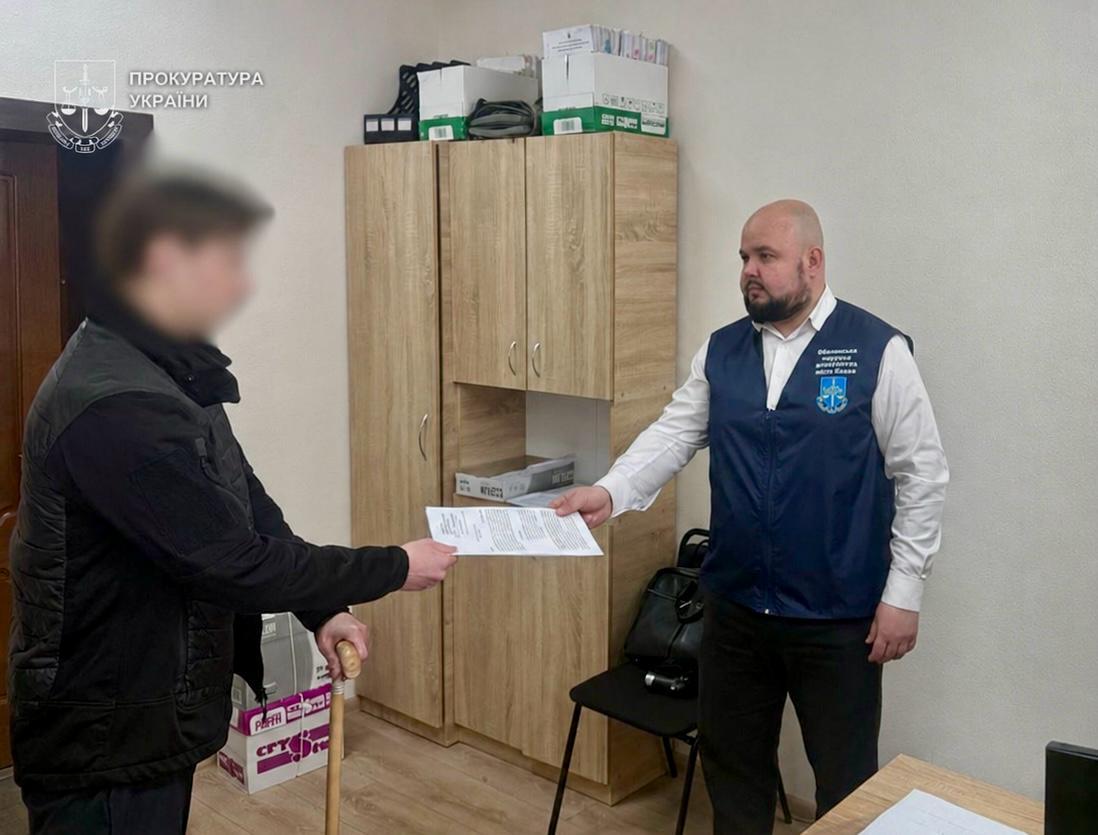 Шахраї залякали пенсіонерку та змусили віддати «на перевірку СБУ» $28 700
