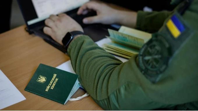 В Україні планують підвищити зарплатний поріг для бронювання до 26 тисяч гривень