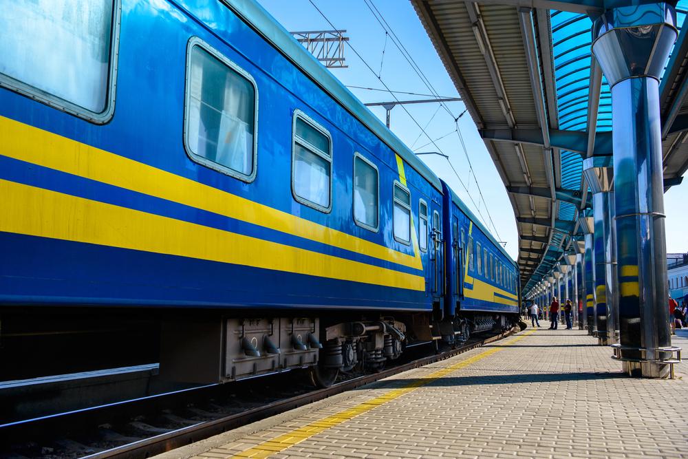 Укрзалізниця скоригувала рух поїздів після масованого обстрілу Дніпропетровщини