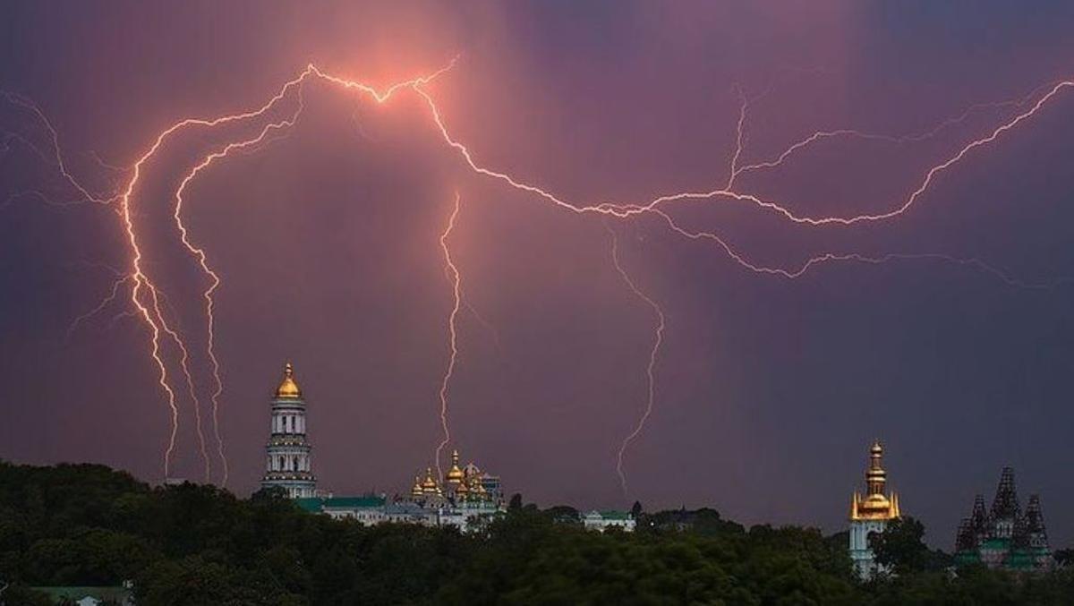 На Київщині 12 травня очікуються грози та шквали: оголошено жовтий рівень небезпеки