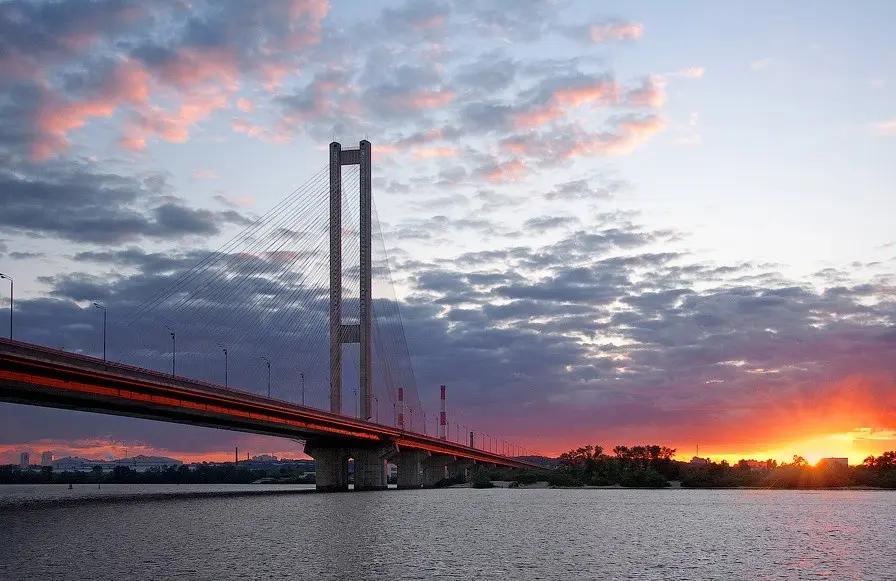 На Південному мосту в Києві на 5 місяців обмежать рух