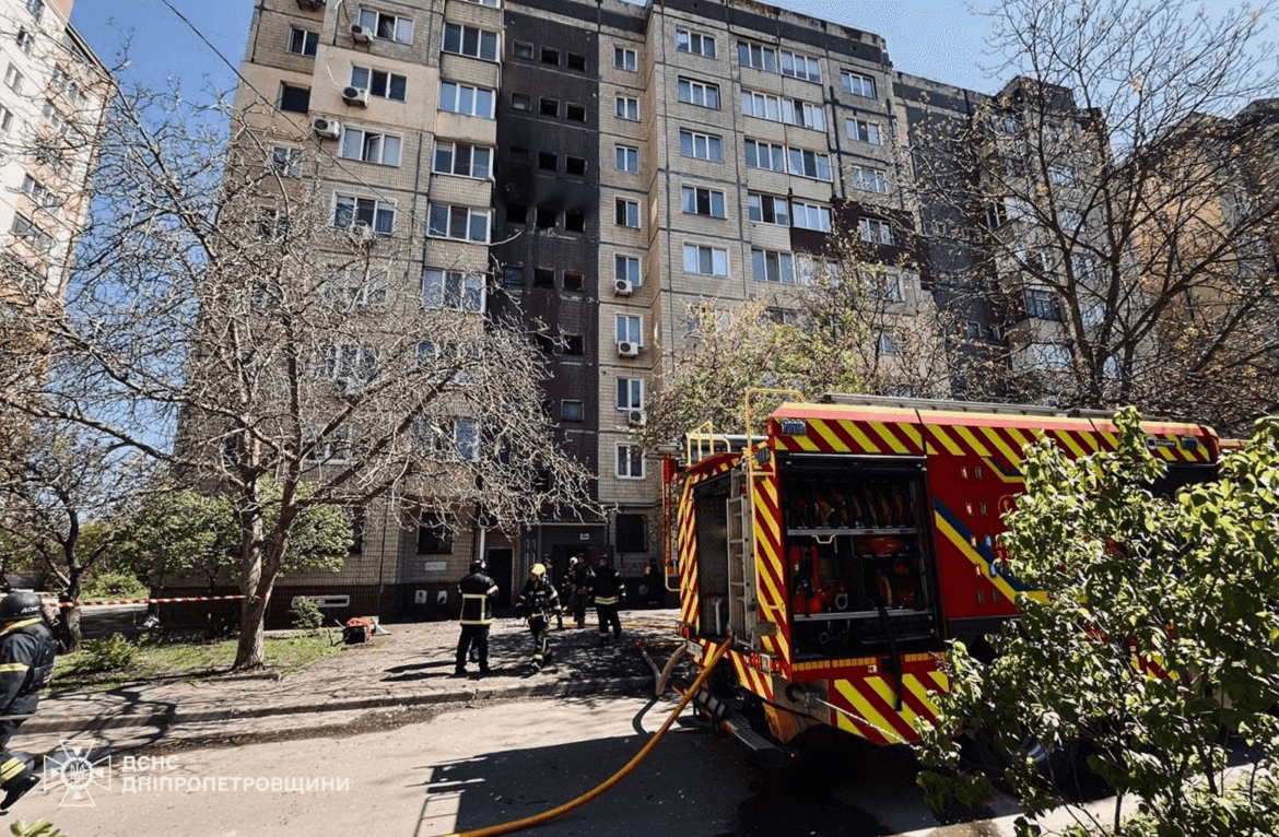 Ворог вдарив по багатоповерхівці у Кривому Розі: серед постраждалих є діти