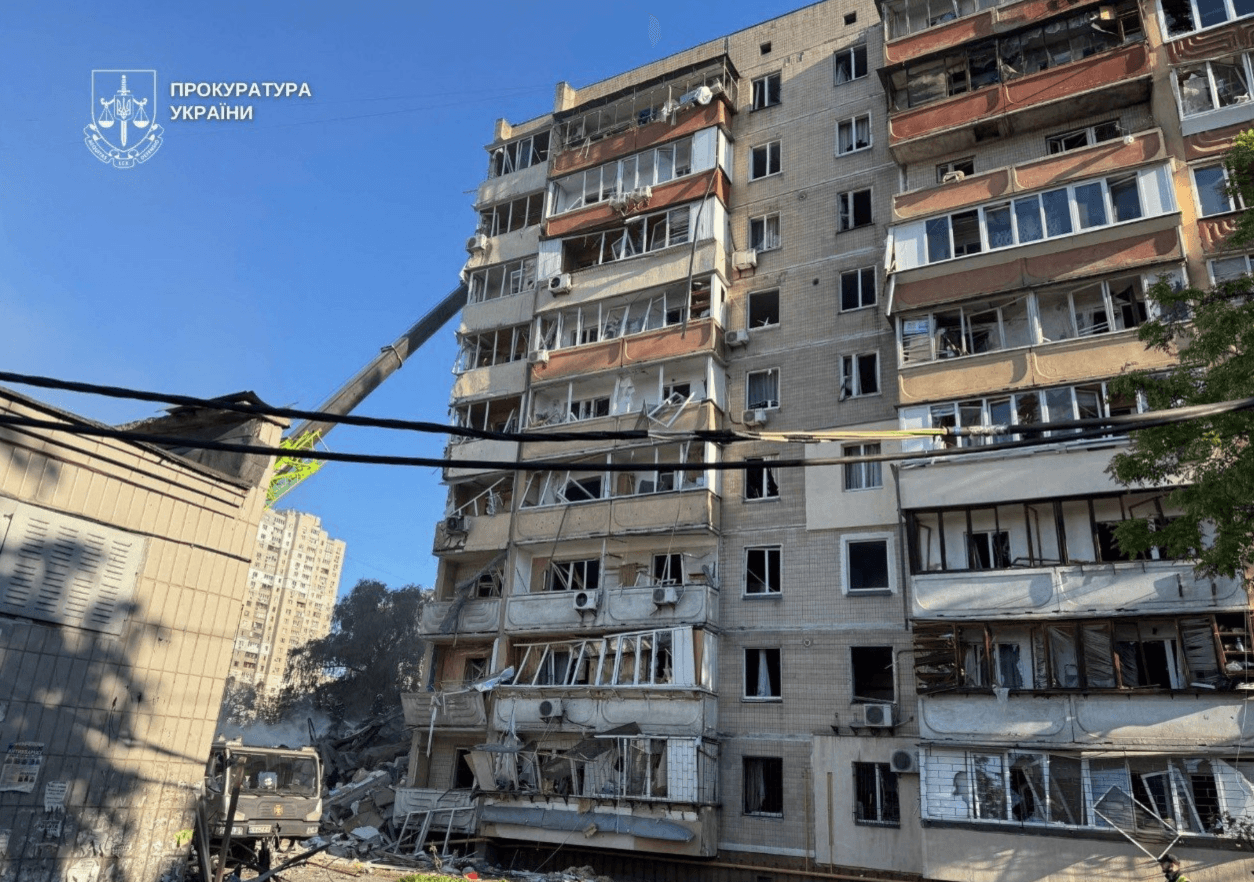У Києві для постраждалих внаслідок обстрілу працюють штаби допомоги