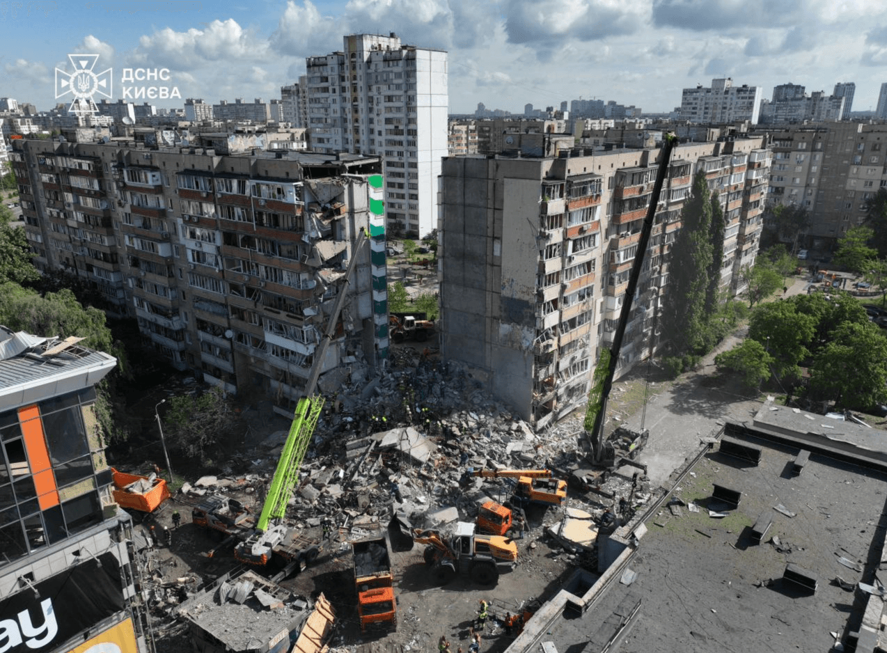 У Києві вже відомо про двох загиблих внаслідок російської атаки, десятки людей постраждали