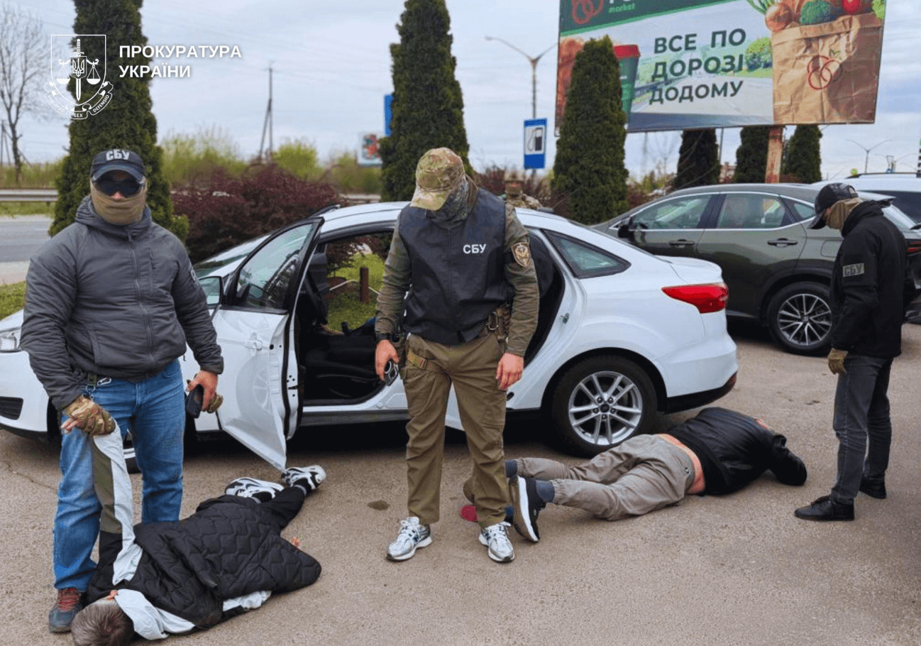 Ділки обіцяли переправити двох киян до Угорщини за 26 000 доларів