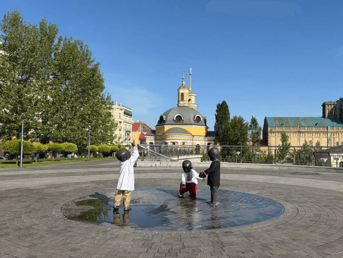 Малюків-засновників Києва вдягли у вишиванки
