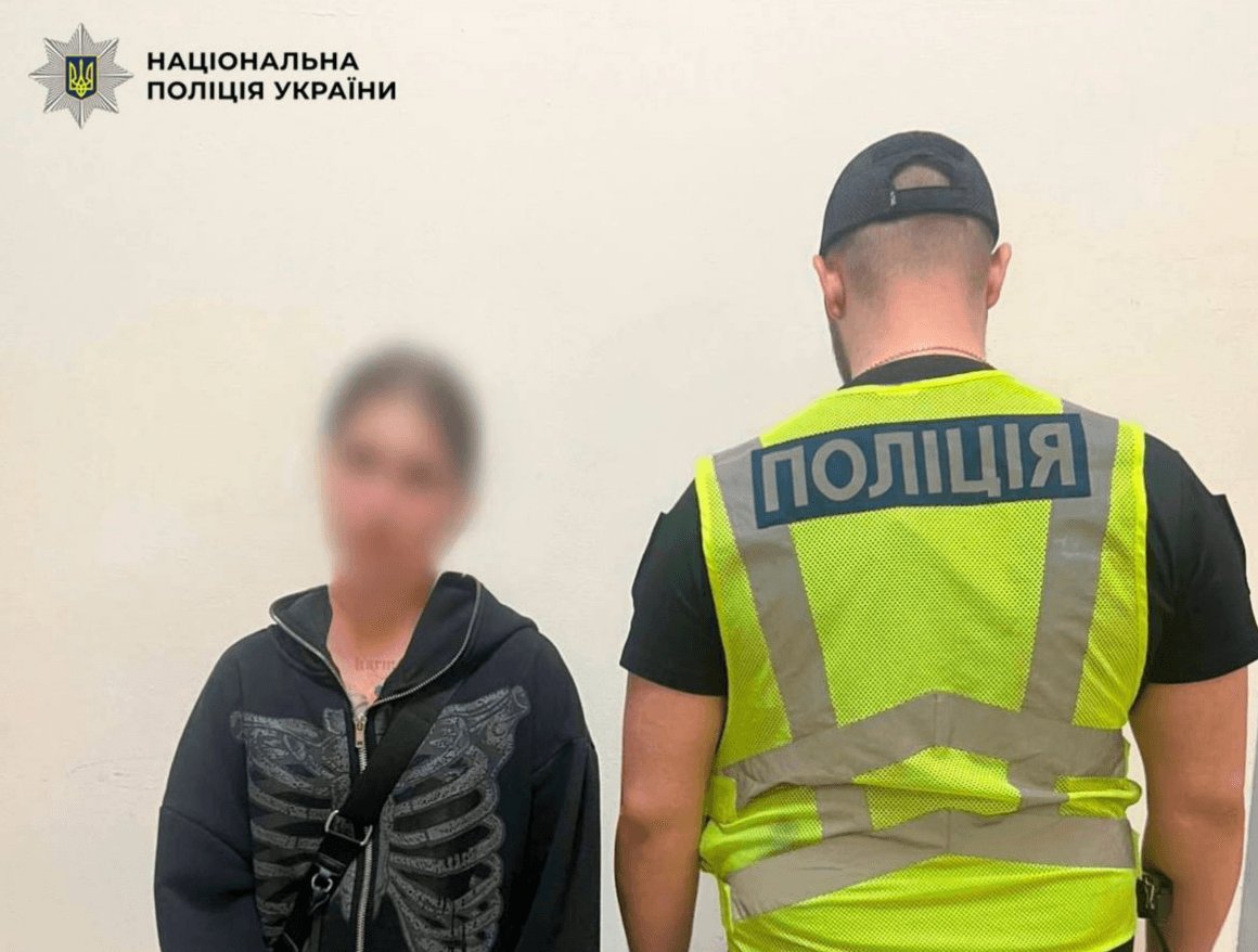 Киянка через зауваження вдарила військового пляшкою по голові