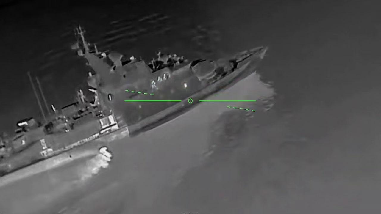 Українські безпілотники вполювали російський корабель «Світляк» у Криму