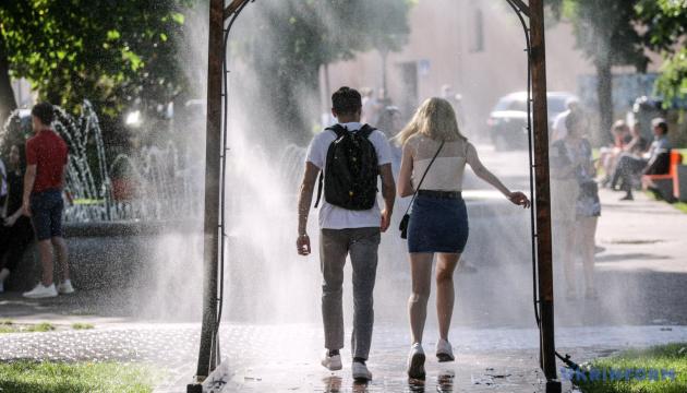 На Київщині 30 червня буде сухо та спекотно: у столиці до 33°