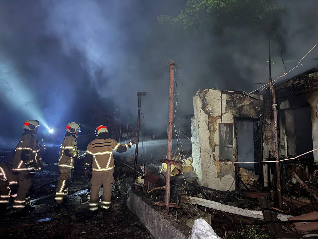Росіяни двічі за ніч атакували Одесу: п’ятеро людей постраждали