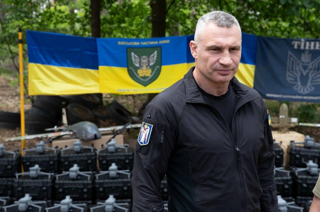 Київ відправив військовим на фронт ще 1602 БпЛА