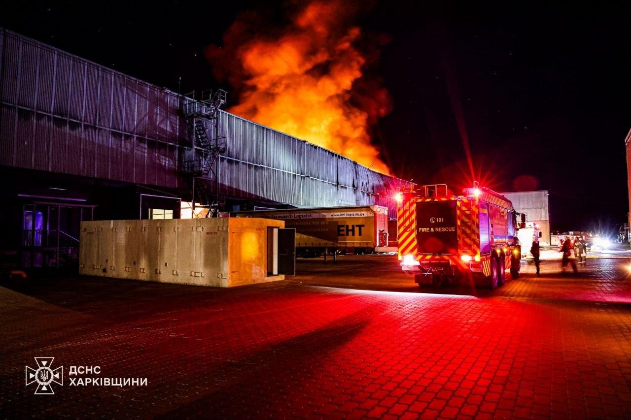 Росіяни поцілили у склад поштового відділення у Харкові