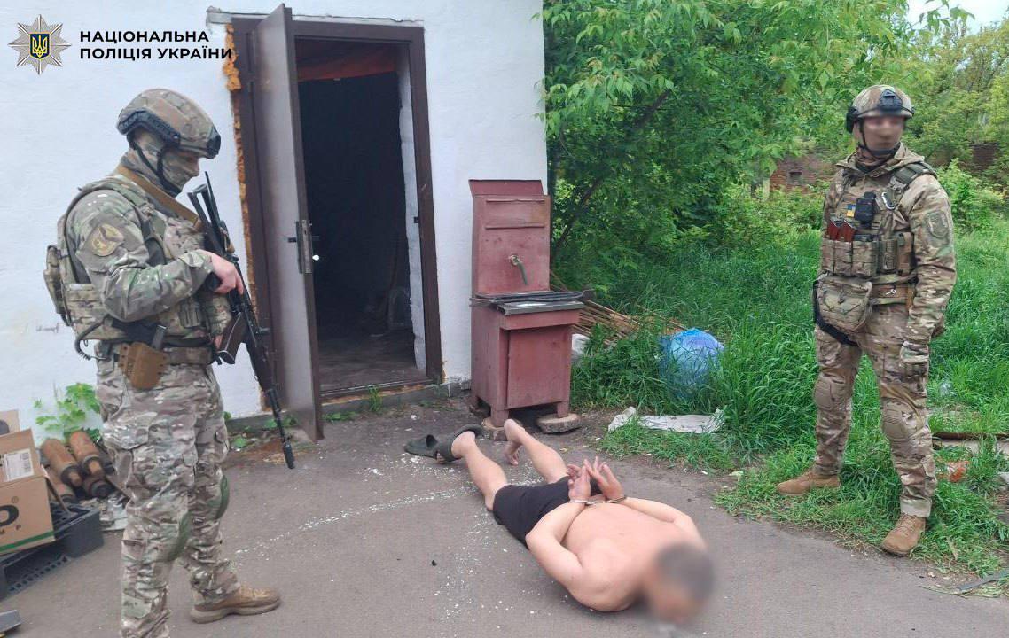 На столичному вокзалі ділки обіцяли чоловікам роботу, а натомість утримували в трудовому рабстві