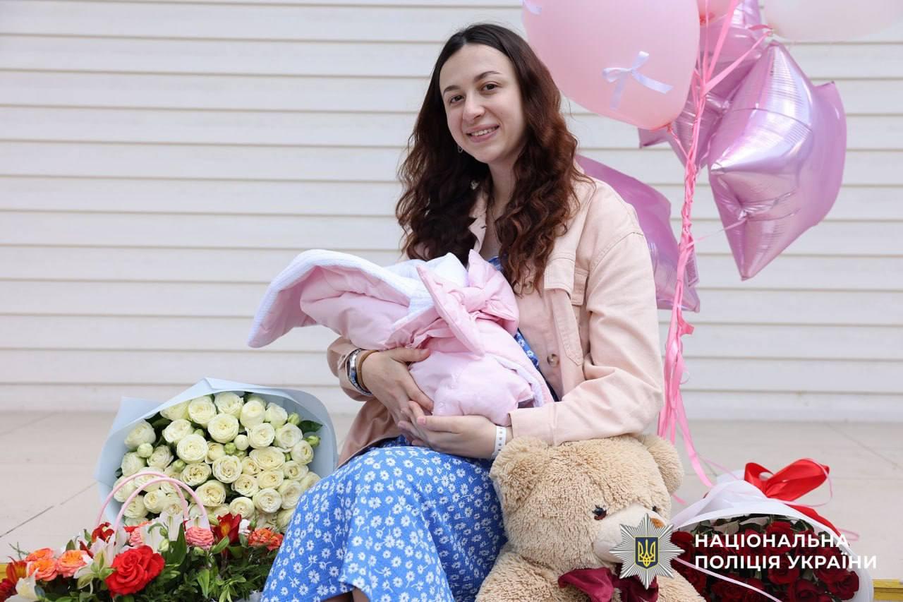 Забирати донечку загиблого товариша з пологового прийшли його друзі