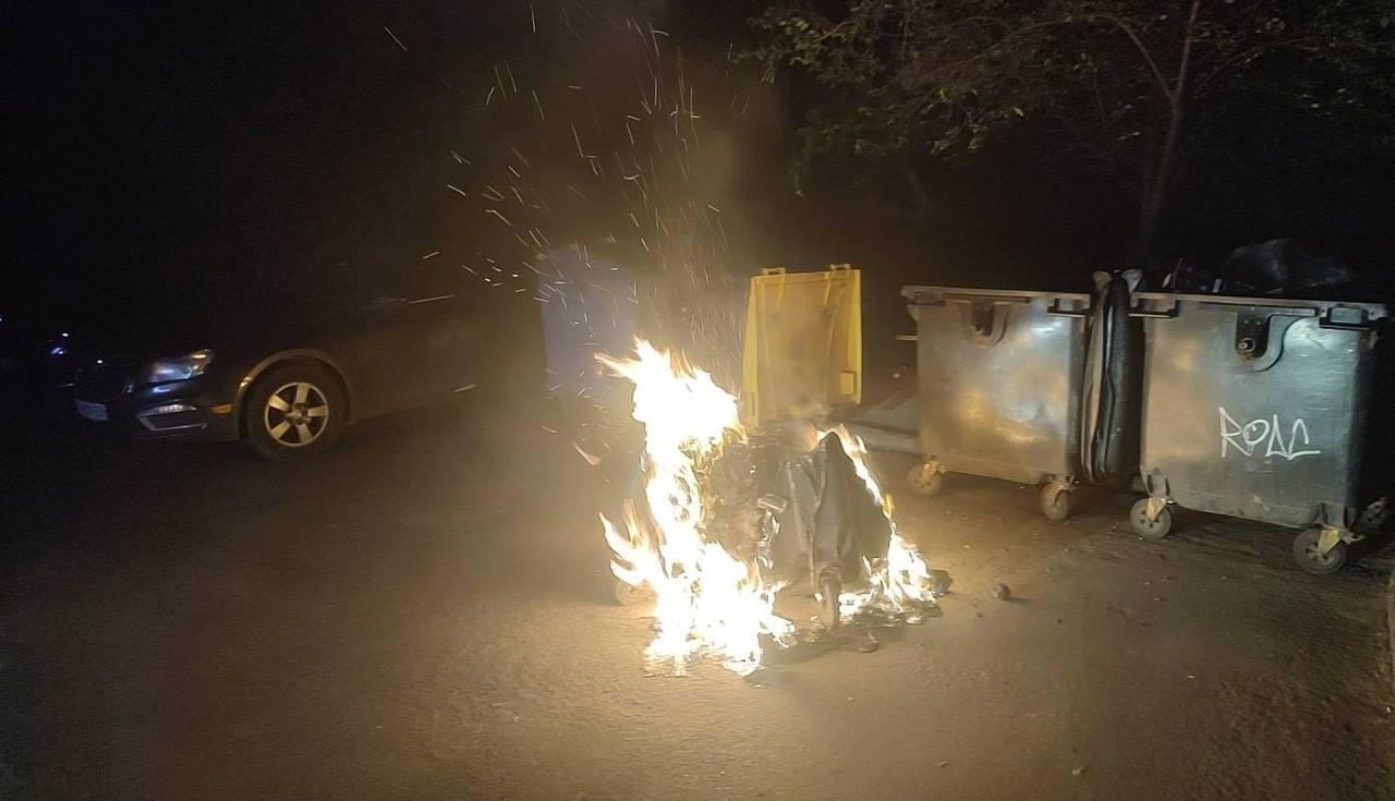 У Броварах вночі невідомі підпалили сміттєві контейнери одразу у шести місцях