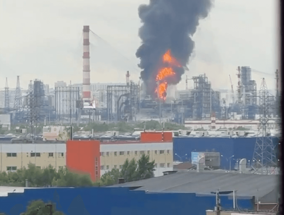 Дрони атакували нафтопереробний завод у Москві