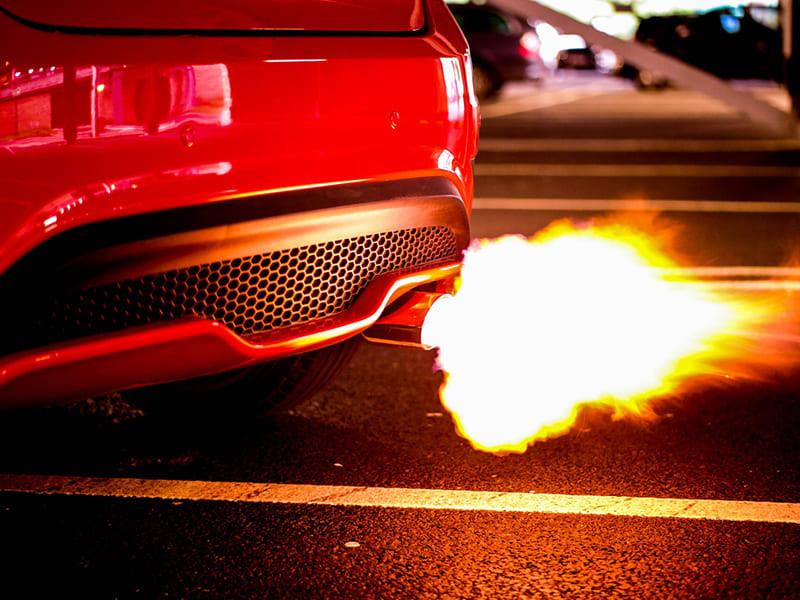 В Україні пропонують штрафувати водіїв гучних авто та мотоциклів