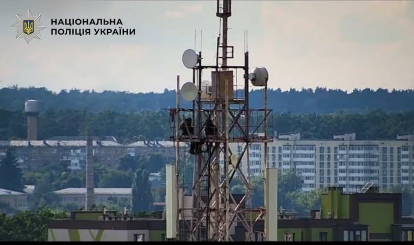 В Ірпені двоє підлітків залізли на вежу мобільного зв’язку