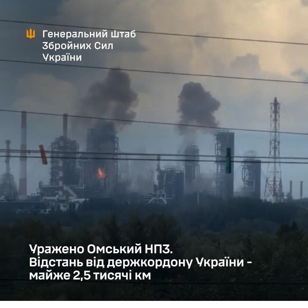 В РФ палає після атаки найпотужніший НПЗ Росії за 2500 км від держкордону Укрїни