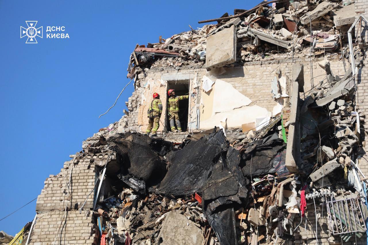 У Києві вже 17 загиблих внаслідок атаки, лікарі борються за життя 10-річного хлопчика