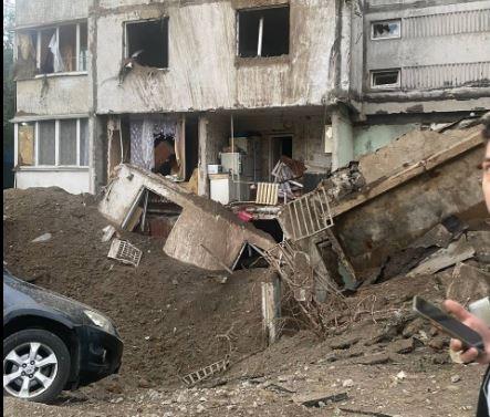 «Люди живуть у наметах»: киянка розповіла про відсутність допомоги після балістичного удару РФ