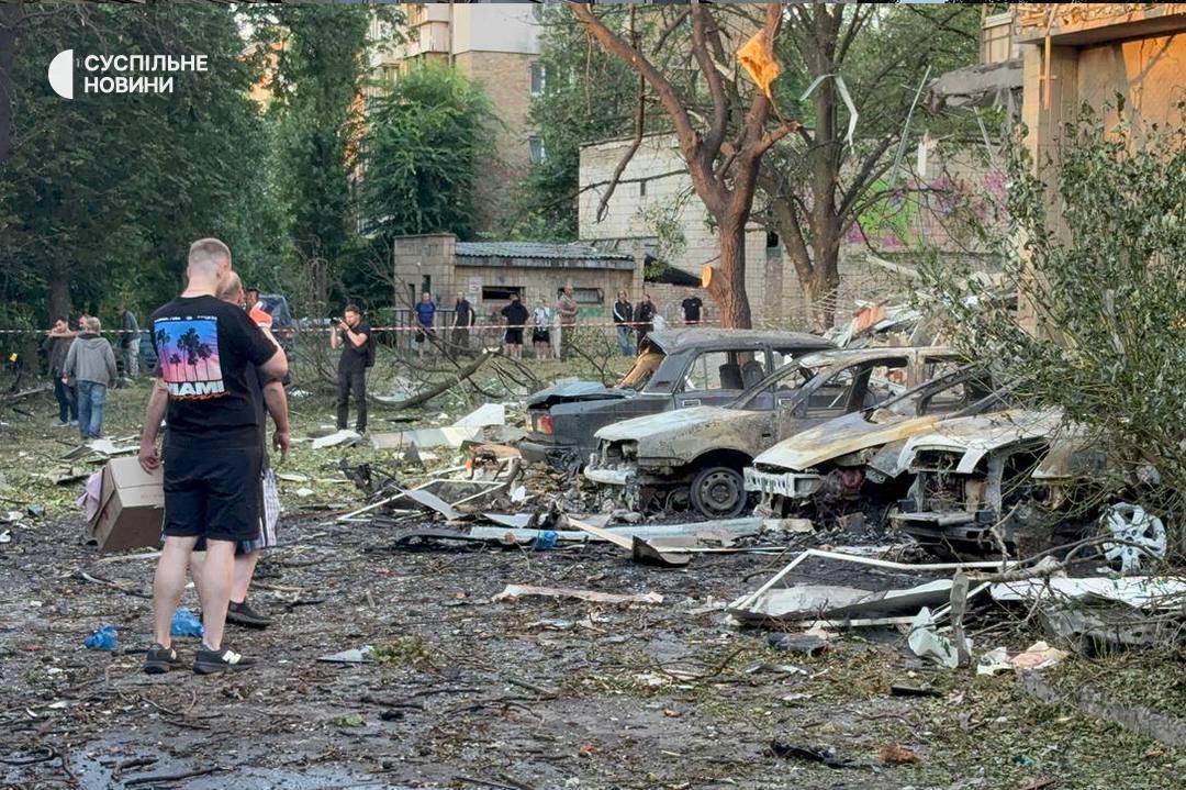 Внаслідок ворожої атаки знищено завод та склади UKRTAC, пошкоджено Київську малу оперу