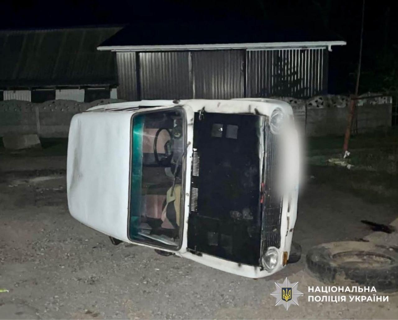 На Київщині п’яний підліток на авто збив трьох людей на зупинці