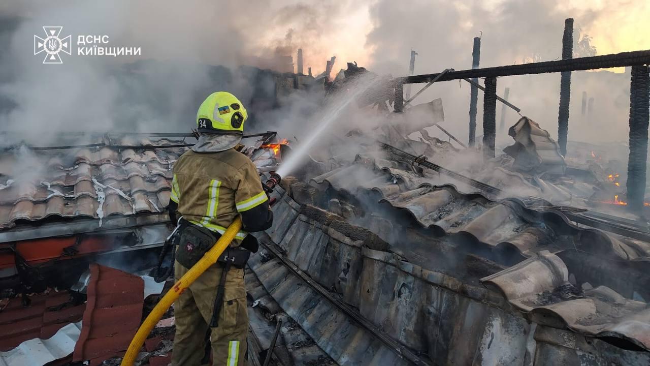Внаслідок нічного обстрілу на Київщині постраждали п’ятеро людей, троє з них – діти