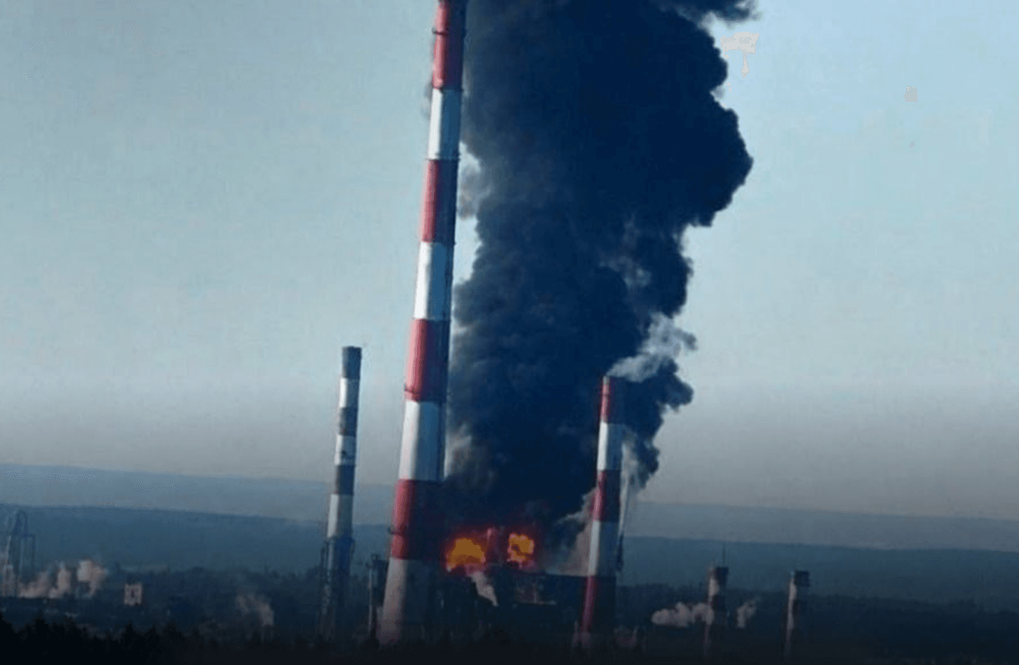 Українські військові уразили ще один російський НПЗ та залізничний міст