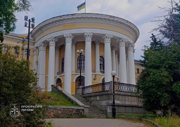 Суд повернув Жовтневий палац у державну власність