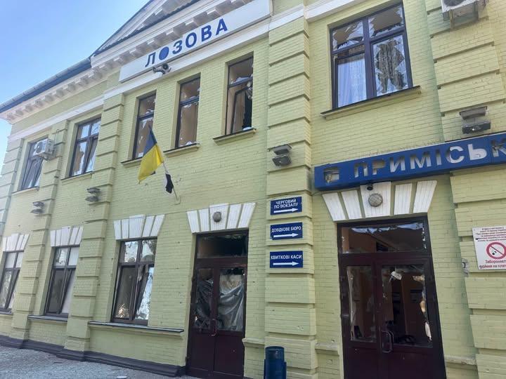 Росіяни атакували дронами залізничну станцію на Харківщині: є загиблі та постраждалі
