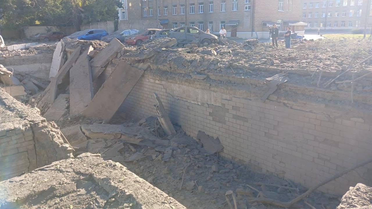 Росіяни пошкодили дитячу лікарню на Солом’янці: одне із приміщень зруйновано до фундаменту — фото
