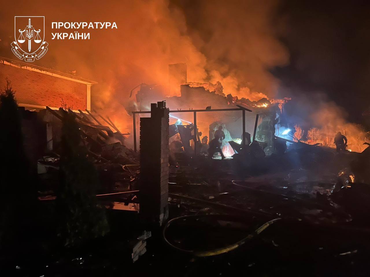П’ять БпЛА знищили будинок: на Київщині загинула директорка столичного ліцею з чоловіком та онуком