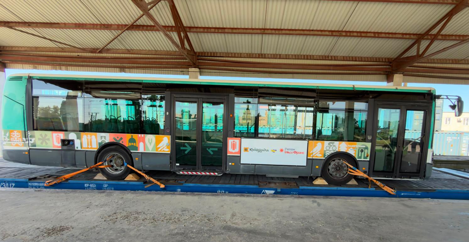 Київщина передала Одесі три дизельні автобуси, які допоможуть з перевезеннями
