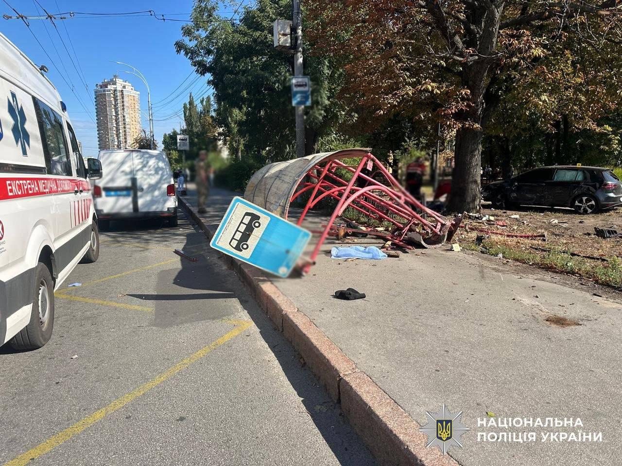 Повідомлено про підозру водію, який в’їхав у зупинку з людьми на Чоколівському бульварі