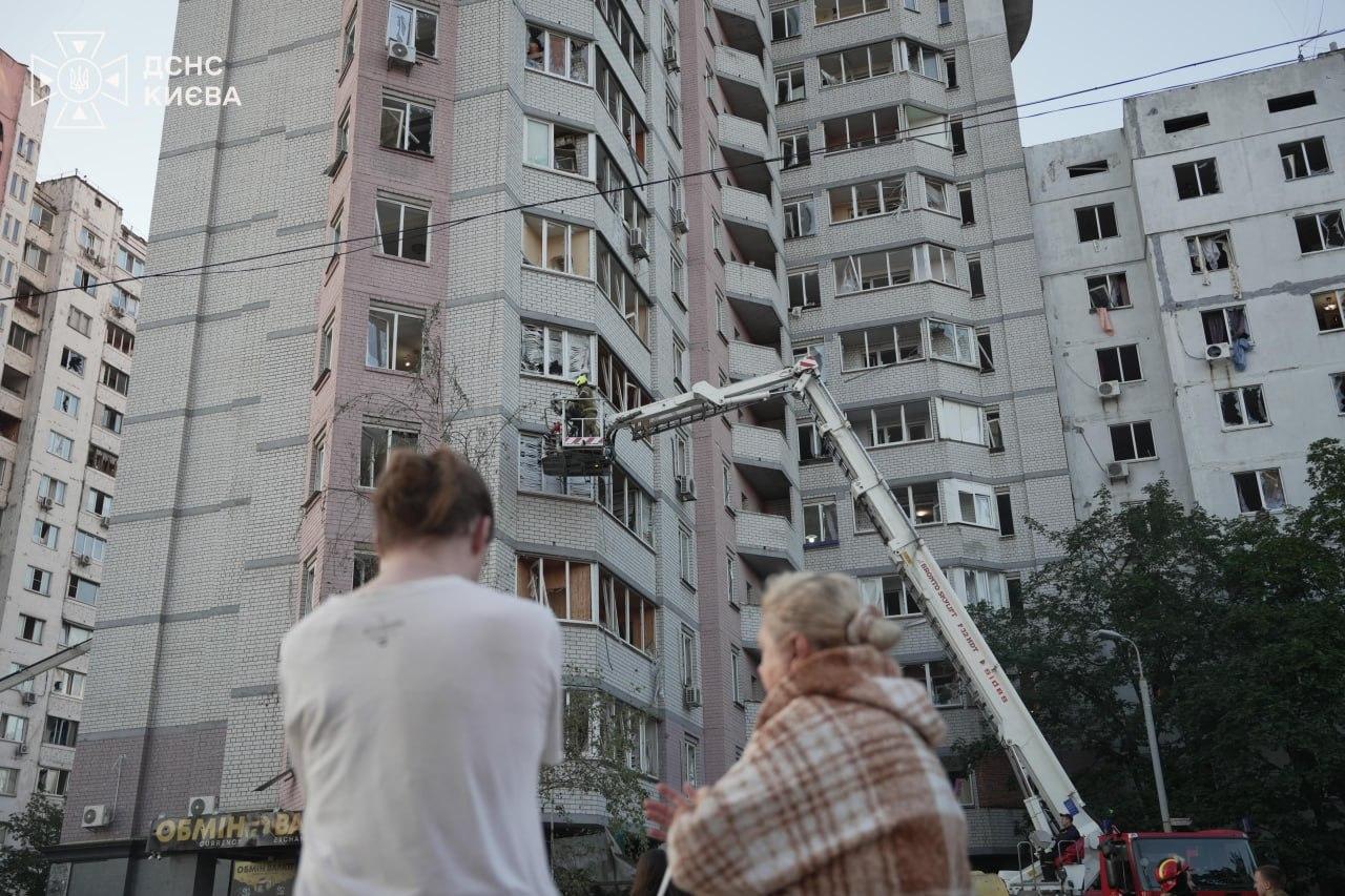 У Дарницькому районі російські ракети вбили людей дорогою до укриття