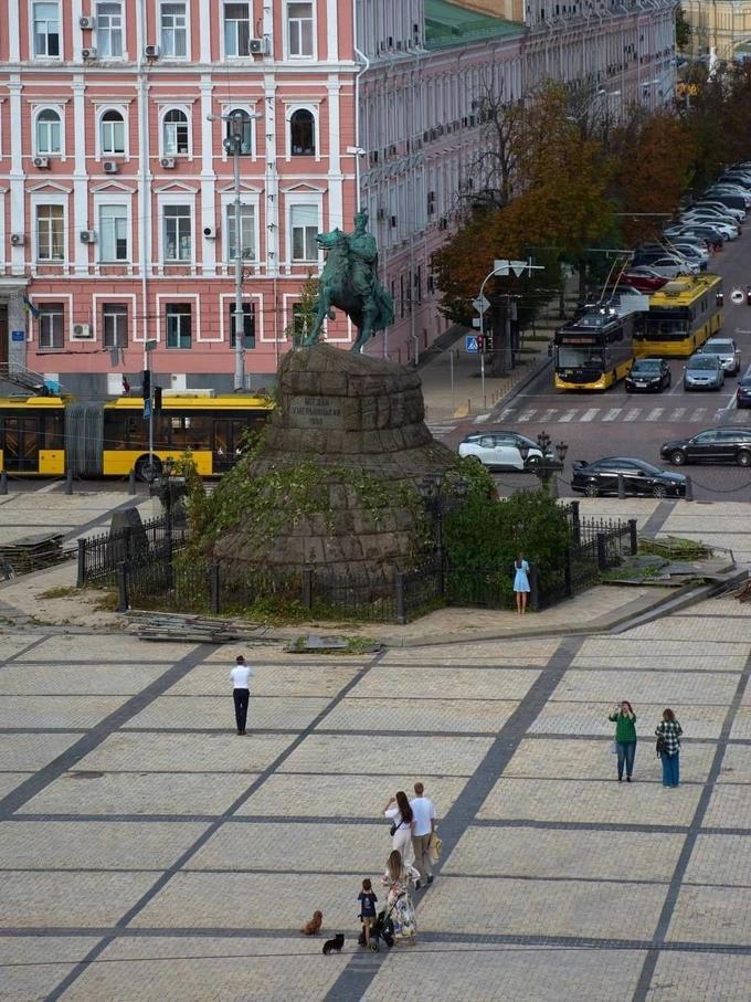 Пам’ятник Богдану Хмельницькому на Софійській площі звільнили від захисних конструкцій