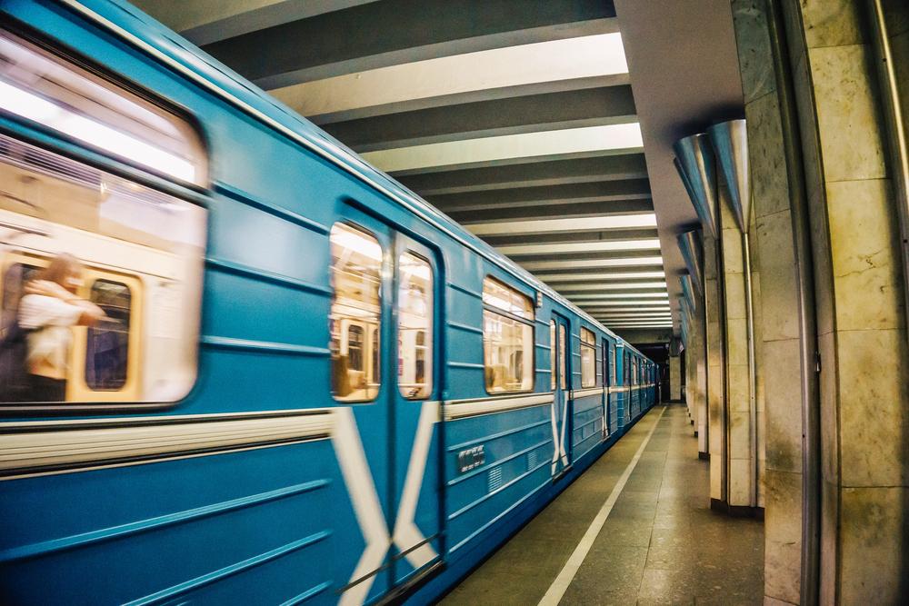 На станції метро «Харківська» всім бажаючим пропонуватимуть роботу