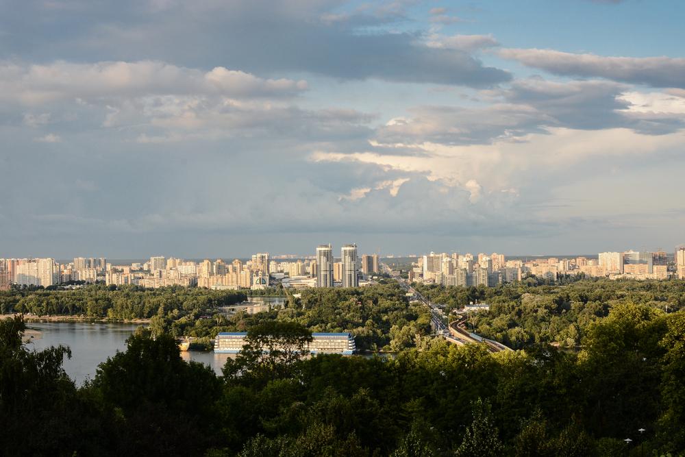 У Києві прогнозують небувалу спеку та грози