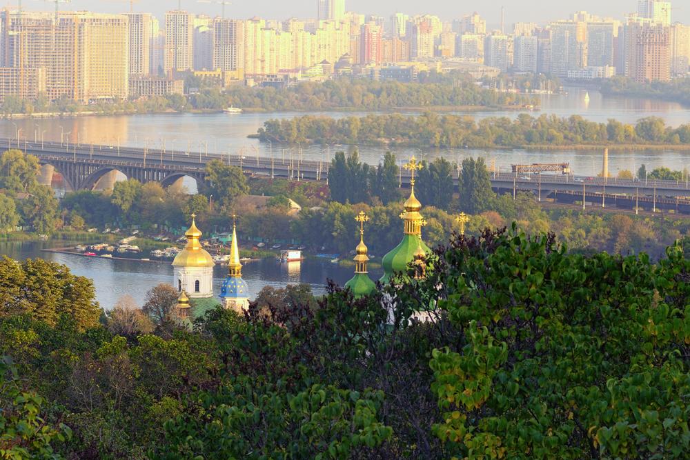 Спека та грози перед похолоданням: якої погоди очікувати у вівторок
