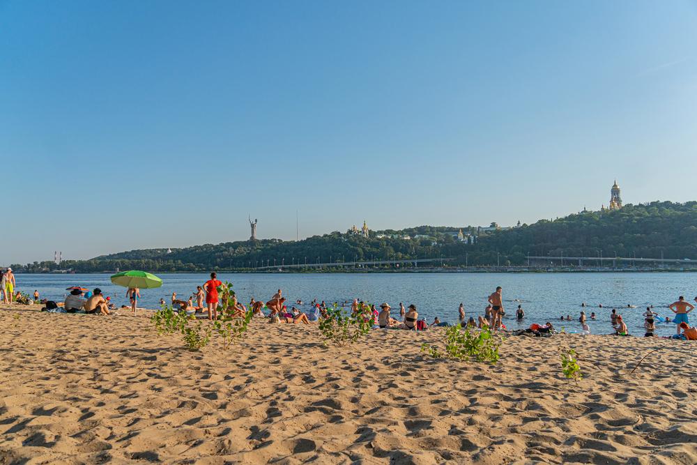 Чи можна купатися на столичних пляжах – фахівці перевірили якість води