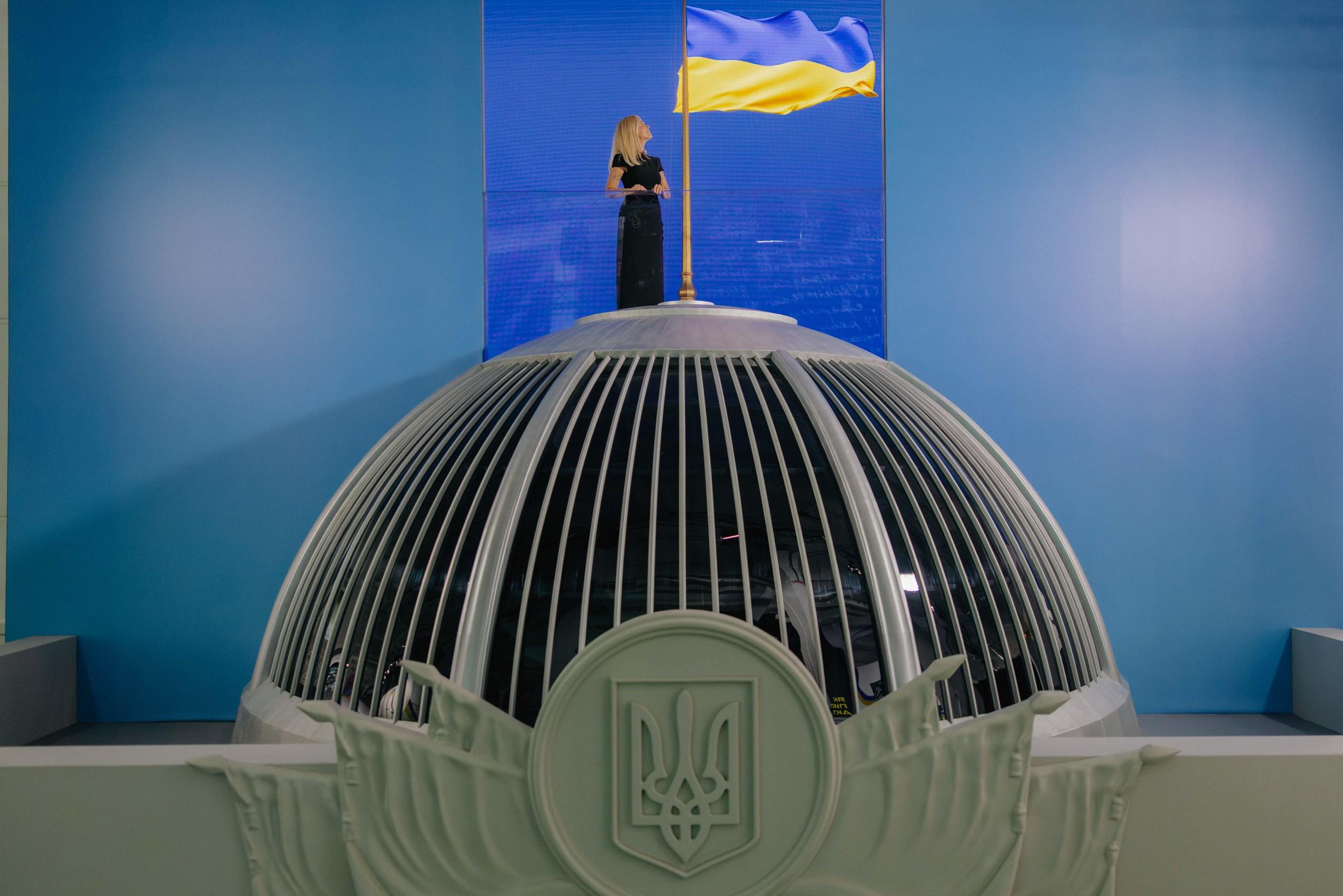 Відвідати кабінет президента через VR-окуляри та заспівати у караоке-вагоні можна на виставці на вокзалі в Києві