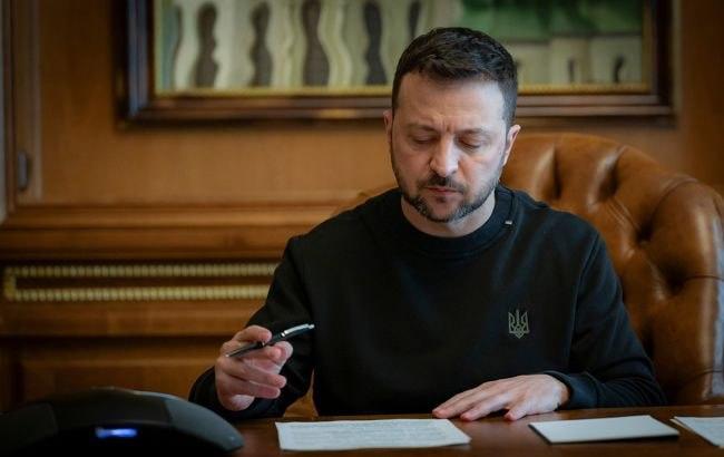 Зеленський звільнив  шістьох українських послів