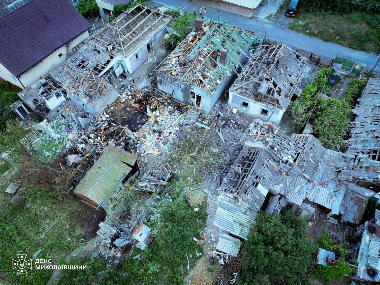 Внаслідок удару по Миколаєву загинула жінка, ще 7 людей травмовані, серед них – діти