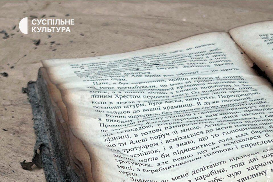 Обгорілі книжки з Харкова привезли на BestsellerFest у Львові